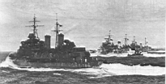 14.jpg: Корабли 18-й крейсерской эскадры в Атлантике. Слева направо: «Эдинбург», «Шеффилд» и «Кения».