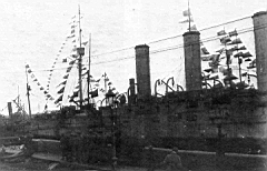 42.jpg: «Адмирал Макаров» у Английской набережной в Петрограде, 1921 — 1922 гг.