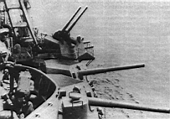 07.jpg: 150-мм палубные артиллерийские установки SKC/28 на «Дойчланде» в 1937 г. На снимке хорошо видна также спаренная 88-мм зенитная установка SKC/31.