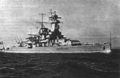 16.jpg: «Адмирал граф Шпее» в походе под адмиральским флагом.