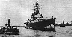 24.jpg: «Адмирал граф Шпее» после боя входит на рейд Монтевидео, 13 декабря 1939 г.
