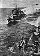 06.jpg: «Семерки-У» Балтийского флота ставят дымовую завесу, 1941 г.