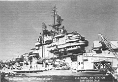 31.jpg: Авианосец «Лейте» в Сан-Диего, начало 1950-х гг. На переднем плане видна крупномасштабная модель корабля.