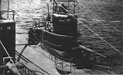 03.jpg: Подводная лодка С-25. Обратите внимание на волноотбойник на рубке — он был установлен на всех «зеках» в ходе модернизации в послевоенные годы.