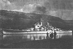 08.jpg: «Вэнгард» на реке Клайд, 9 мая 1946 г.
