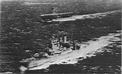 18.jpg: Знаменитое «Средиземноморское трио»: линейный крейсер «Ринаун» (на переднем плане), авианосец «Арк Ройял» и легкий крейсер «Шеффилд», 1940 г.