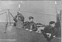 23.jpg: На ходовом мостике Щ-203. Слева штурман определяет высоту солнца секстаном, в центре — командир лодки В.И.Немчинов