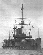 05.jpg: «Кинг Эдуард VII» в начале 1907г. Обратите внимание на две телескопические мачты с сигнальными флагами, установленные позади носовых 234-мм башен