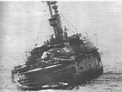 34.jpg: Агония линкора «Британния» после торпедирования подлодкой UB-50, 9 ноября 1918 г.