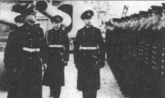 36.jpg: Построение экипажа «Шарнхорста». Слева на переднем плане — командир корабля капитан цур зее Отто Цилиакс, 7 января 1939 г.