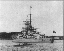 43.jpg: «Гнейзенау» в Кильской бухте в августе 1938 г. 
