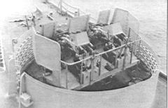 37.jpg: Четырехствольный 40-мм «бофорс» Mk-2 на палубе «Айовы», июль 1943 г.