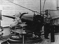 20.jpg: 6'/35 пушка обр.1877 г. на станке с центральным штыром, установленная на крейсере «Адмирал Корнилов»,
