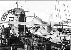 05.jpg: Гидросамолет КОР-2 на катапульте крейсера «Молотов», 1941 г.