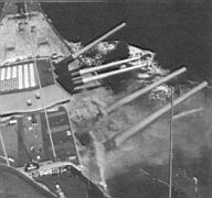 111.jpg: Башня № 2 «Айовы» через несколько минут после взрыва, 19 апреля 1989 г.