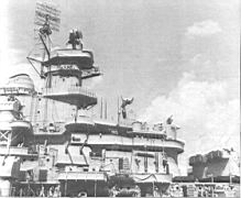 47.jpg: «Айова» в ноябре 1943 г. Хорошо видны ан-тенна РЛС SK на топе мачты и КДП Mk-38 с РЛС Mk-8; чуть ниже верхней площадки надстройки установлен радар SG. 