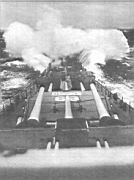 53.jpg: Адмирал Раймонд Спрюенс в подготовленном в декабре 1945 г. отчете о боевом использовании линкоров типа «Айова» назвал их мореходные качества превосходными. На снимке — «Миссури» в штормовом море, 1951 г.