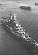73.jpg: «Могучий Mo» («Mighty Mo» — так американские моряки прозвали «Миссури») на атолле Улити, 1945 г.